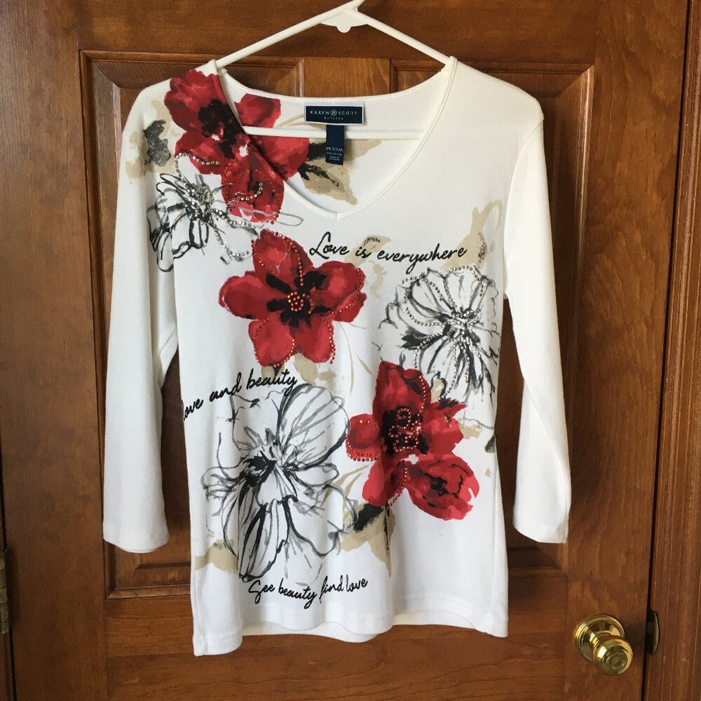 Love is Everywhere V-Neck Top  Ladies' Sz. Pet/Sm Karen Scott Petites  NWOT